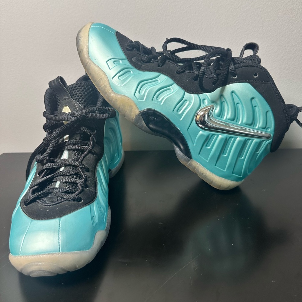 Nike Foamposite Pro GS Island Green sneakers in size 5.5Y - Preowned